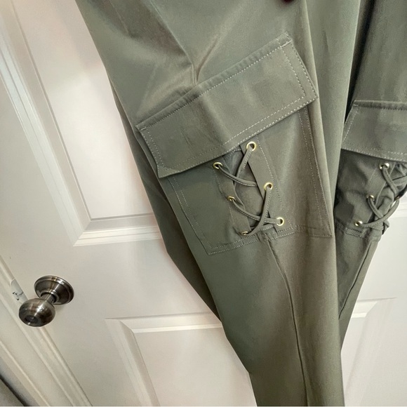 Chico’s Zenergy Green Activewear Jogger Pants - Picture 9 of 16